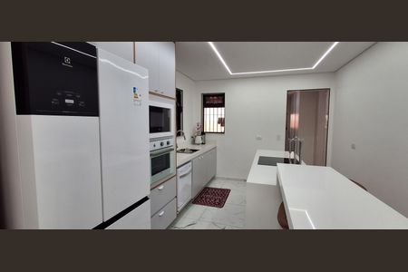 Casa à venda com 174m², 3 quartos e 2 vagas Casa à venda com 174m², 3 quartos e 2 vagasCozinha