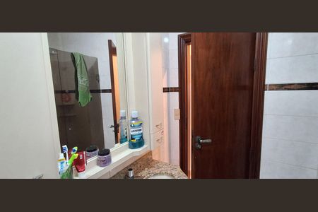 Casa à venda com 174m², 3 quartos e 2 vagas Casa à venda com 174m², 3 quartos e 2 vagasBanheiro Social