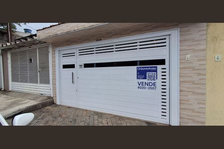 Casa à venda com 174m², 3 quartos e 2 vagas Casa à venda com 174m², 3 quartos e 2 vagasFachada