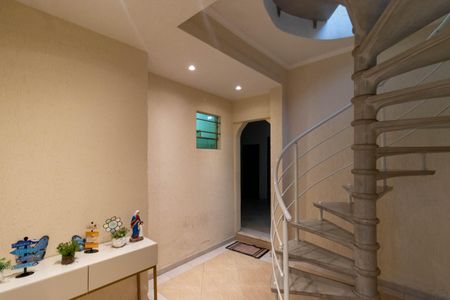Casa à venda com 256m², 4 quartos e 2 vagasEntrada