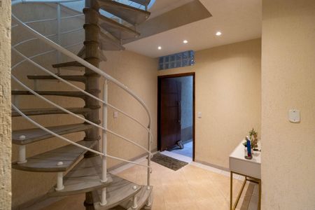 Casa à venda com 256m², 4 quartos e 2 vagasEntrada