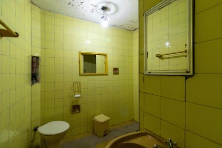 Casa à venda com 256m², 4 quartos e 2 vagasEdícula - Banheiro