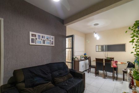 Casa à venda com 256m², 4 quartos e 2 vagasSala