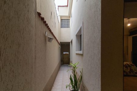 Casa à venda com 256m², 4 quartos e 2 vagasCorredor