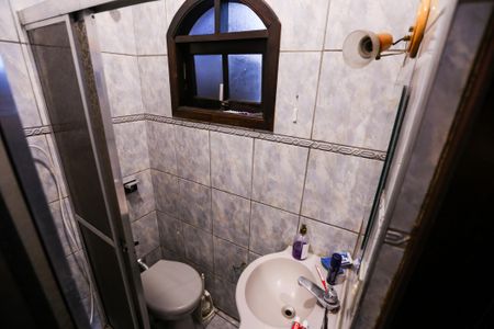 Casa à venda com 270m², 4 quartos e 3 vagasBanheiro do Quarto 1