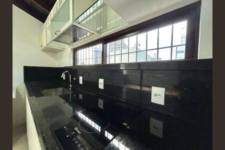 Apartamento para alugar com 102m², 1 quarto e sem vagaCozinha 