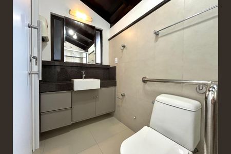 Banheiro  de apartamento para alugar com 1 quarto, 102m² em Centro, Florianópolis