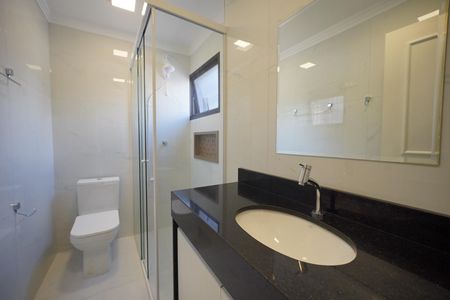 Banheiro de apartamento para alugar com 1 quarto, 60m² em Centro, Florianópolis
