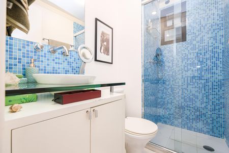 Apartamento à venda com 75m², 2 quartos e 2 vagas Apartamento à venda com 75m², 2 quartos e 2 vagasBanheiro