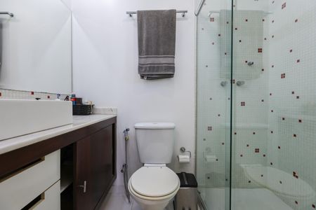 Apartamento à venda com 75m², 2 quartos e 2 vagas Apartamento à venda com 75m², 2 quartos e 2 vagasBanheiro da Suíte