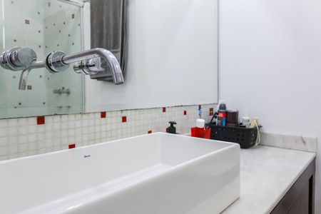 Apartamento à venda com 75m², 2 quartos e 2 vagas Apartamento à venda com 75m², 2 quartos e 2 vagasBanheiro da Suíte