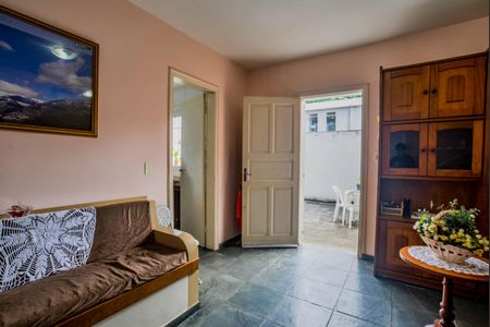 Casa à venda com 100m², 2 quartos e 1 vagaSala