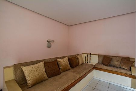 Casa à venda com 100m², 2 quartos e 1 vagaSala