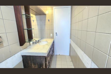 Apartamento para alugar com 268m², 4 quartos e 2 vagasBanheiro Social