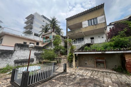 Casa para alugar com 700m², 5 quartos e 4 vagas Casa para alugar com 700m², 5 quartos e 4 vagasFachada interna