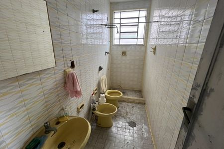 Casa para alugar com 700m², 5 quartos e 4 vagas Casa para alugar com 700m², 5 quartos e 4 vagasBanheiro 1