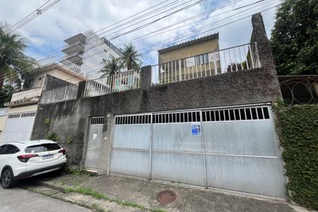 Casa para alugar com 700m², 5 quartos e 4 vagas Casa para alugar com 700m², 5 quartos e 4 vagasFachada