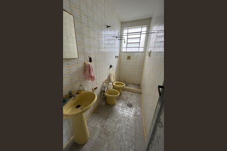 Casa para alugar com 700m², 5 quartos e 4 vagas Casa para alugar com 700m², 5 quartos e 4 vagasBanheiro 1