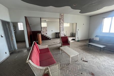 Casa para alugar com 700m², 5 quartos e 4 vagas Casa para alugar com 700m², 5 quartos e 4 vagasSala