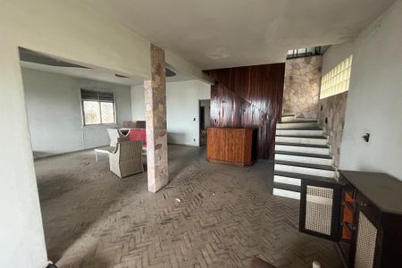 Casa para alugar com 700m², 5 quartos e 4 vagas Casa para alugar com 700m², 5 quartos e 4 vagasSala