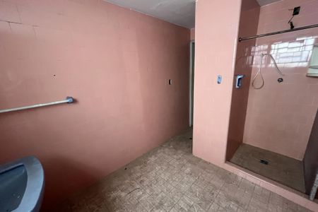 Casa para alugar com 700m², 5 quartos e 4 vagas Casa para alugar com 700m², 5 quartos e 4 vagasBanheiro 2