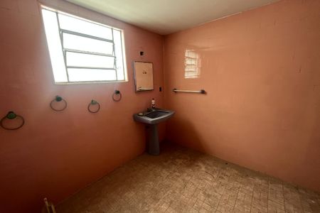 Casa para alugar com 700m², 5 quartos e 4 vagas Casa para alugar com 700m², 5 quartos e 4 vagasBanheiro 2