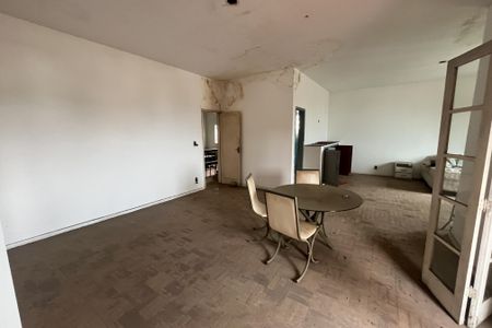 Casa para alugar com 700m², 5 quartos e 4 vagas Casa para alugar com 700m², 5 quartos e 4 vagasQuarto 5