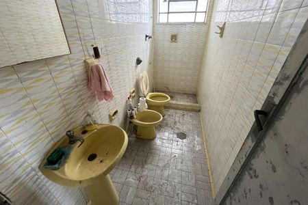 Casa para alugar com 700m², 5 quartos e 4 vagas Casa para alugar com 700m², 5 quartos e 4 vagasBanheiro 1