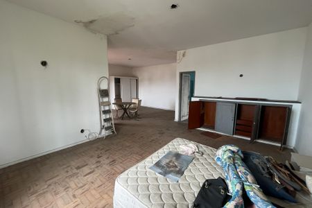 Casa para alugar com 700m², 5 quartos e 4 vagas Casa para alugar com 700m², 5 quartos e 4 vagasQuarto 5