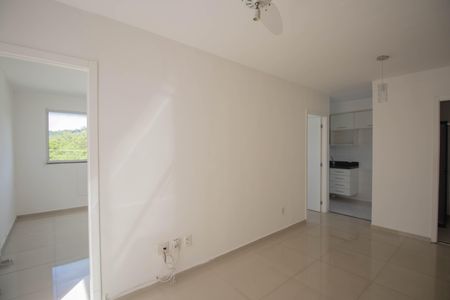 Sala de apartamento para alugar com 2 quartos, 55m² em Galo Branco, São Gonçalo