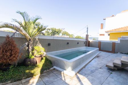 Casa para alugar com 200m², 3 quartos e 2 vagas Casa para alugar com 200m², 3 quartos e 2 vagasPiscina