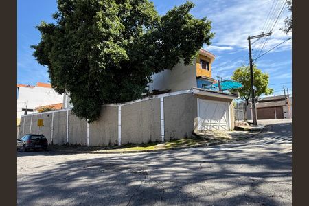 Casa para alugar com 200m², 3 quartos e 2 vagas Casa para alugar com 200m², 3 quartos e 2 vagasFachada