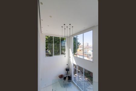 Casa para alugar com 200m², 3 quartos e 2 vagas Casa para alugar com 200m², 3 quartos e 2 vagasEscada