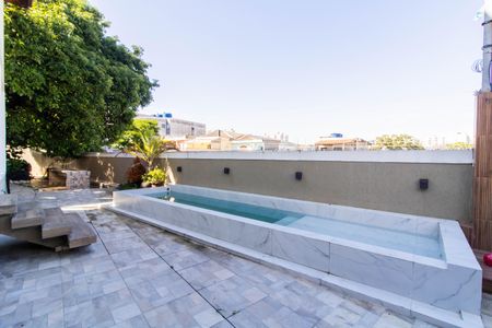 Casa para alugar com 200m², 3 quartos e 2 vagas Casa para alugar com 200m², 3 quartos e 2 vagasPiscina