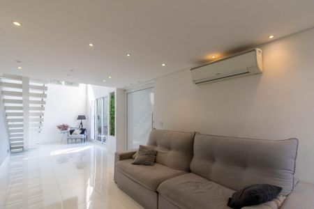 Casa para alugar com 200m², 3 quartos e 2 vagas Casa para alugar com 200m², 3 quartos e 2 vagasSala