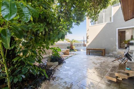 Casa para alugar com 200m², 3 quartos e 2 vagas Casa para alugar com 200m², 3 quartos e 2 vagasArea Externa