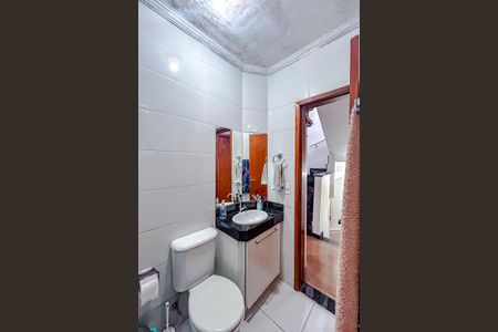 Casa de condomínio à venda com 141m², 3 quartos e 2 vagasBanheiro