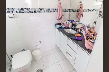 Apartamento à venda com 125m², 3 quartos e 2 vagas Apartamento à venda com 125m², 3 quartos e 2 vagasBanheiro da Suíte