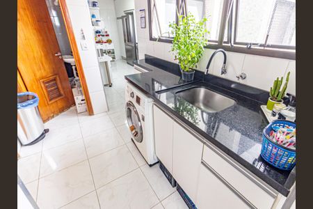Apartamento à venda com 125m², 3 quartos e 2 vagas Apartamento à venda com 125m², 3 quartos e 2 vagasÁrea de Serviço