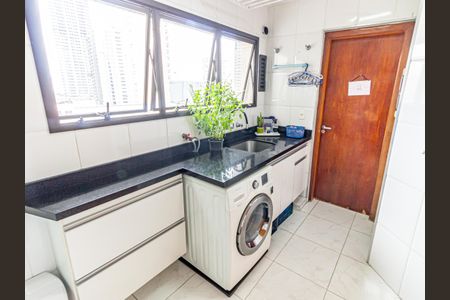 Apartamento à venda com 125m², 3 quartos e 2 vagas Apartamento à venda com 125m², 3 quartos e 2 vagasÁrea de Serviço