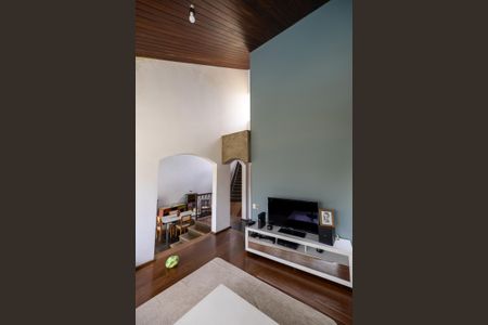 Casa de condomínio para alugar com 330m², 4 quartos e 4 vagasSala