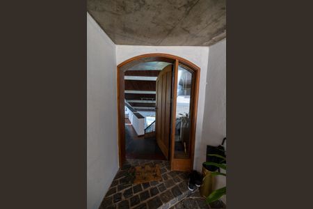 Casa de condomínio para alugar com 330m², 4 quartos e 4 vagasPorta de entrada