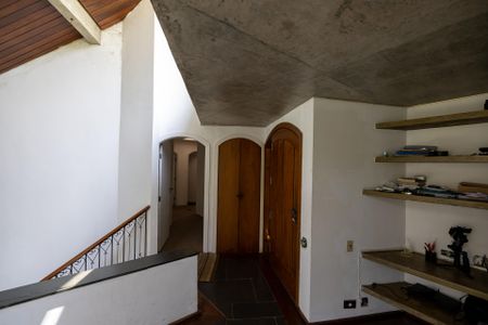 Casa de condomínio para alugar com 330m², 4 quartos e 4 vagasHall 