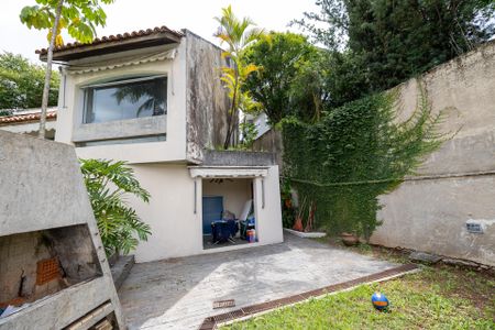 Casa de condomínio para alugar com 330m², 4 quartos e 4 vagasQuintal