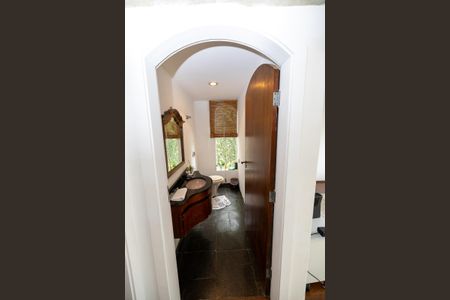 Casa de condomínio para alugar com 330m², 4 quartos e 4 vagasLavabo