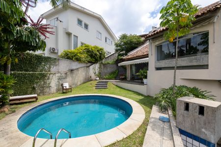 Casa de condomínio para alugar com 330m², 4 quartos e 4 vagasQuintal