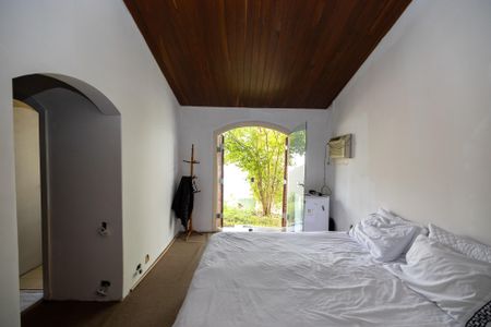 Casa de condomínio para alugar com 330m², 4 quartos e 4 vagasSuite