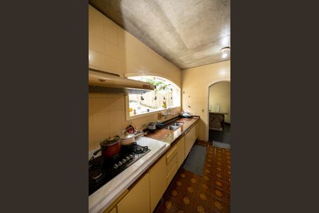 Casa de condomínio para alugar com 330m², 4 quartos e 4 vagasCozinha