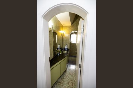 Casa de condomínio para alugar com 330m², 4 quartos e 4 vagasBanheiro