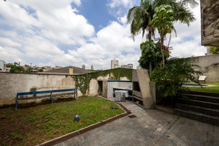 Casa de condomínio para alugar com 330m², 4 quartos e 4 vagasQuintal